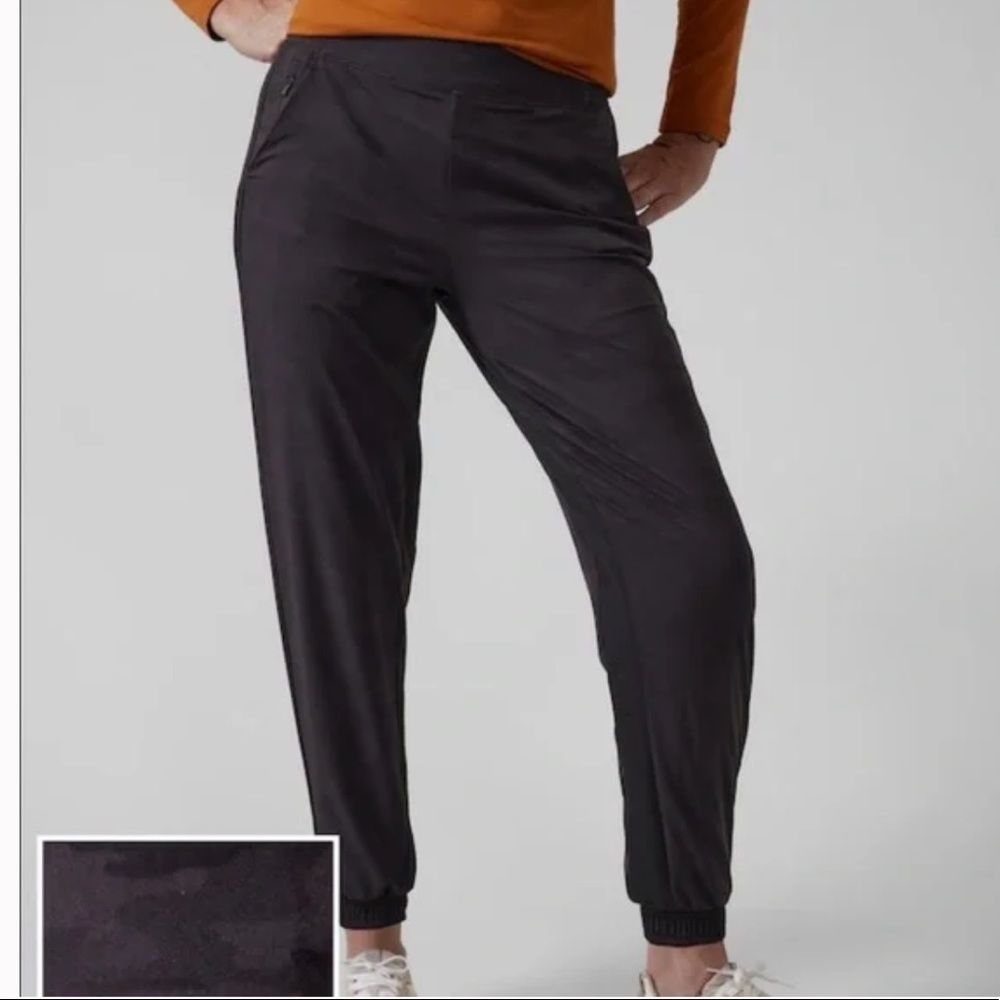 Athleta Brooklyn Lined Camo Jogger Size 6 Tall